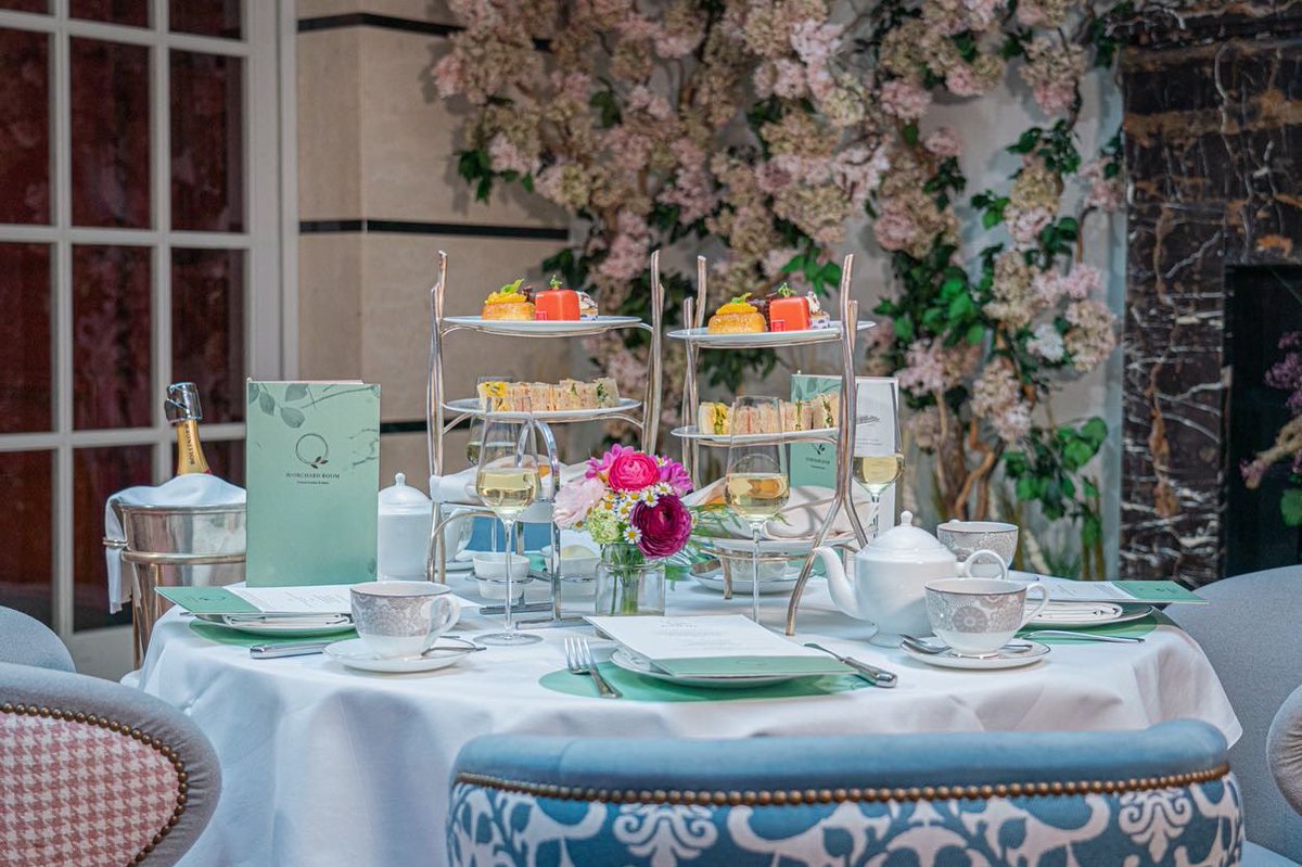 ConradLondonSJ's tweet photo. Fit for RoyalTea?  With 'Lillebet’s favourite choccy biccy sandwich' on the menu we think so. Chef Sally Abe's new afternoon tea menu marks the Queen's Platinum Jubilee and celebrates Her Majesty's incredible milestone with an inspired menu 🥂

#platinumjubilee #afternoontea https://t.co/UHHziJLF3K