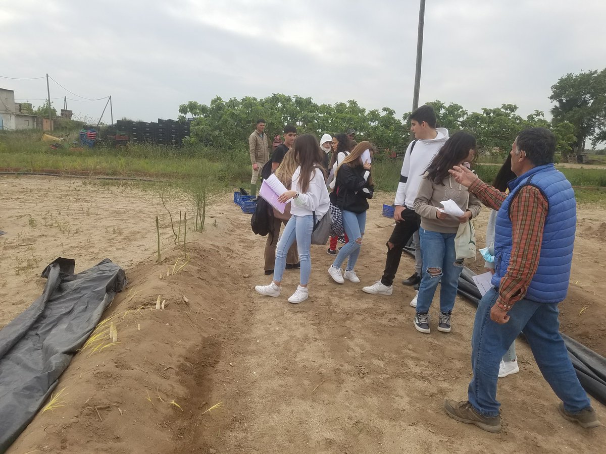 inselcalamot's tweet photo. El dimecres 4 de maig els alumnes de 3rB van anar al Parc Agrari de Gavà en el context del projecte "D'on prové el que mengem".  #ABP #aprenentatgeperprojectes #femsortides https://t.co/RpxF6PIuK1