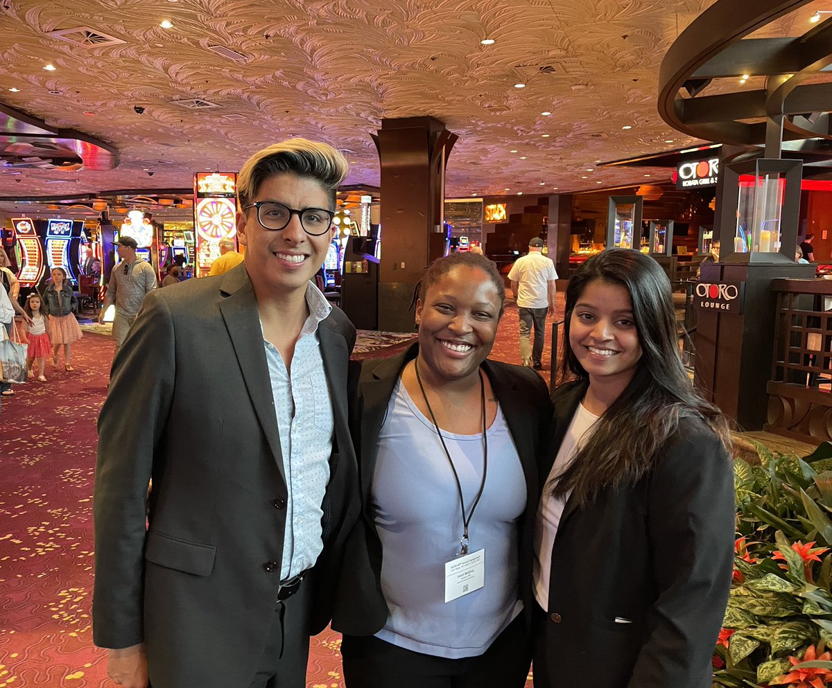 s_subramaniam1's tweet image. A run-in so cool, I’m posting about it 2 months later!! Cheers to these two vascular surgeons in the making and cheers to being able to meet in person again!!! @SCVS1969 😷💉🩸@IEMcElroy @drpillado  #scvs #VascularSurgery