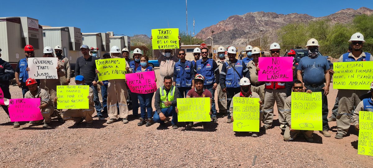 MinerosMexCROC's tweet photo. Protesta por intimidación laboral, ostigamiento, amenazas de los ingenieros. solicitamos equipo de protección personal en buenas condiciones para ejecutar las labores cotidianas. Unidad san Felipe Minera Frisco @IsaiasSiCumple @davidoq @STPS_mx @LuisaAlcalde @lopezobrador_ https://t.co/1ErLCvyFSO