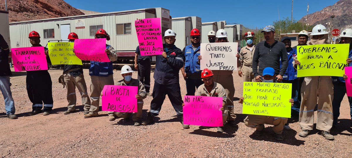 MinerosMexCROC's tweet photo. Protesta por intimidación laboral, ostigamiento, amenazas de los ingenieros. solicitamos equipo de protección personal en buenas condiciones para ejecutar las labores cotidianas. Unidad san Felipe Minera Frisco @IsaiasSiCumple @davidoq @STPS_mx @LuisaAlcalde @lopezobrador_ https://t.co/1ErLCvyFSO