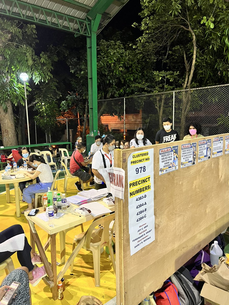JudyIbuyan's tweet photo. ATM at our precinct, still NO VCM and voters still waiting to process thier ballots. 
Thank you to these dedicated #LeniKiko2022 Volunteers and Pollwatchers to safeguard our ballots💕

#HindiPaTaposAngLaban 
#LeniLaban https://t.co/tCbOOOk4Ku
