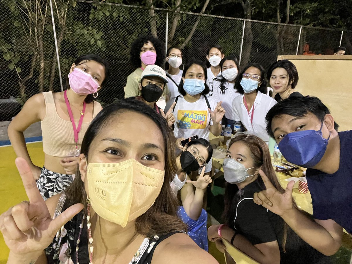 JudyIbuyan's tweet photo. ATM at our precinct, still NO VCM and voters still waiting to process thier ballots. 
Thank you to these dedicated #LeniKiko2022 Volunteers and Pollwatchers to safeguard our ballots💕

#HindiPaTaposAngLaban 
#LeniLaban https://t.co/tCbOOOk4Ku