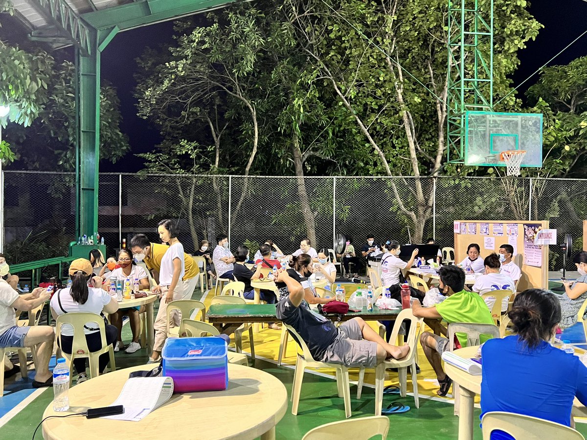 JudyIbuyan's tweet photo. ATM at our precinct, still NO VCM and voters still waiting to process thier ballots. 
Thank you to these dedicated #LeniKiko2022 Volunteers and Pollwatchers to safeguard our ballots💕

#HindiPaTaposAngLaban 
#LeniLaban https://t.co/tCbOOOk4Ku