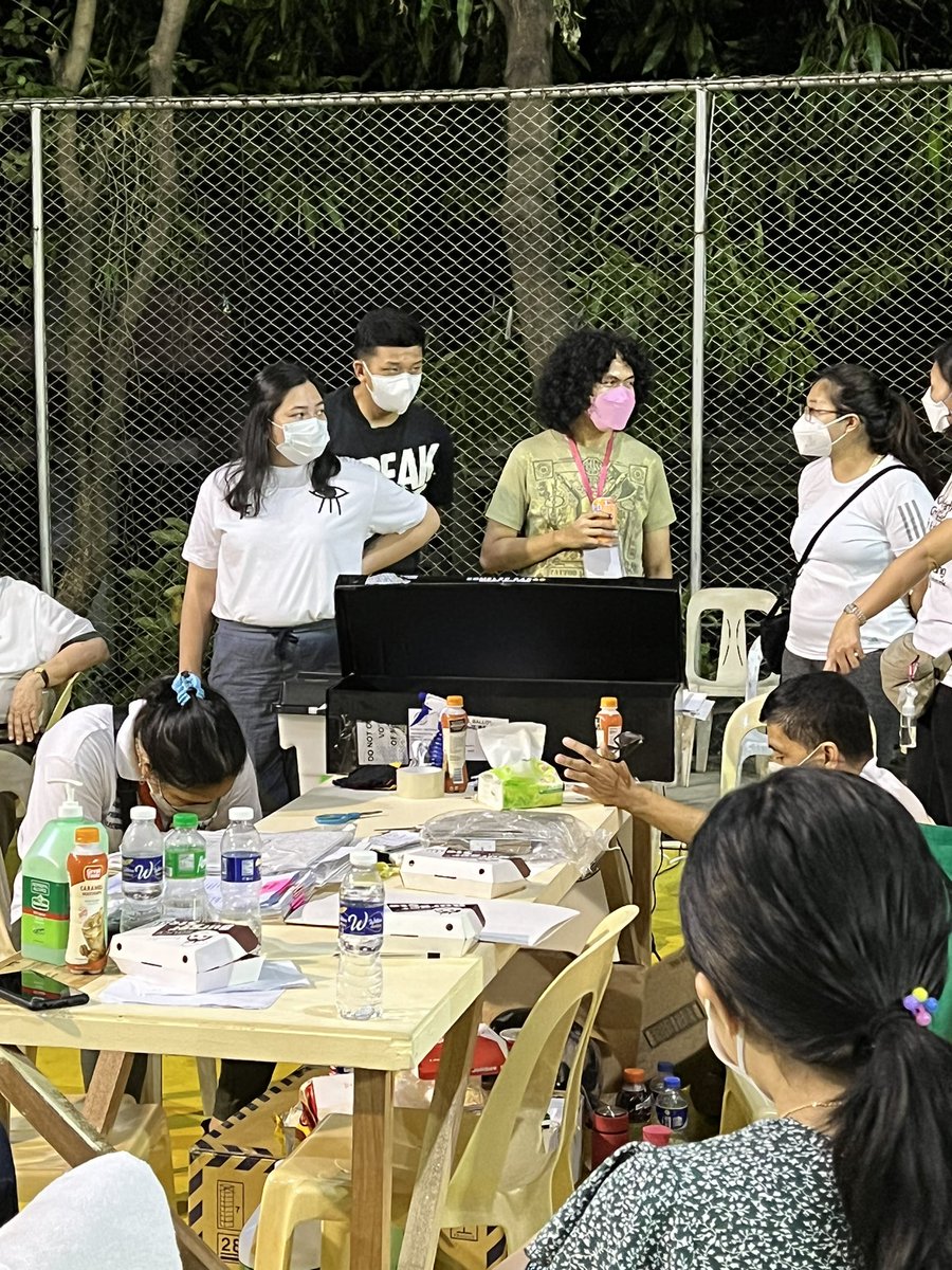 JudyIbuyan's tweet photo. ATM at our precinct, still NO VCM and voters still waiting to process thier ballots. 
Thank you to these dedicated #LeniKiko2022 Volunteers and Pollwatchers to safeguard our ballots💕

#HindiPaTaposAngLaban 
#LeniLaban https://t.co/tCbOOOk4Ku
