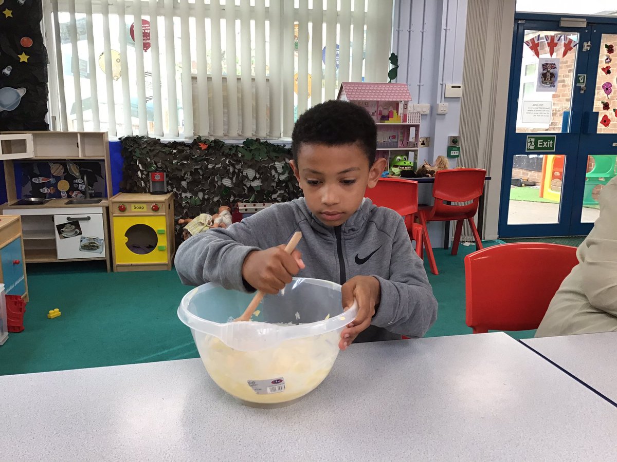 leights81's tweet photo. After school club enjoying making cookies #minibakers #rowleybakeoff @RowParkAcademy https://t.co/QMrQ5R646n