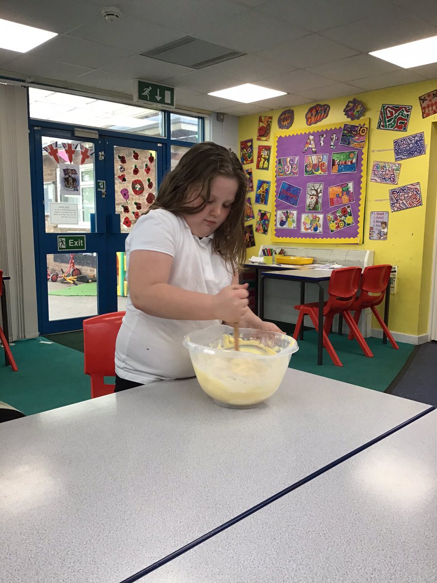 leights81's tweet photo. After school club enjoying making cookies #minibakers #rowleybakeoff @RowParkAcademy https://t.co/QMrQ5R646n