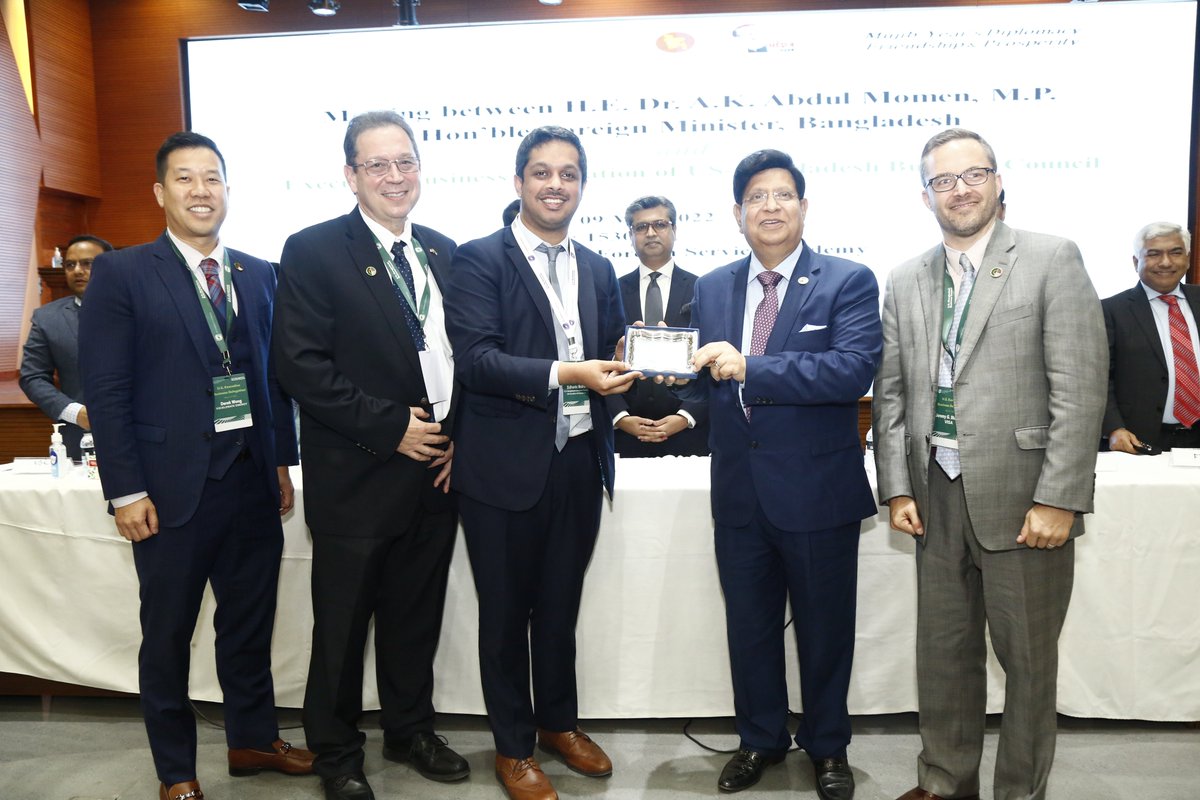 USBanglaTrade's tweet image. The Council is grateful to the Hon'ble Foreign Minister @AKAbdulMomen for his warm hospitality, open discussion and hearing the perspectives of US businesses looking to work in collaboration with Bangladesh and Bangladeshi businesses.

#USBD
#USBBC
#USBDTies