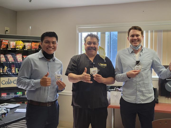 AsmMuratsuchi's tweet photo. On #NationalNursesDay, my staff Erick Ponce and Aaron Forburger delivered sandwiches to our hard working nurses at Kindred Hospital South Bay in Gardena. These nurses are working the frontlines to help keep us safe. Thank you to all the nurses for your hard work. @SEIU121RN https://t.co/glrKwq9gPy