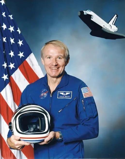 Astro_Cady's tweet photo. ๐Please join me in extending warm birthday wishes to retired #astronaut Vance Brand, who flew to #space four times between 1975 and 1990 - beginning with the #Apollo-#Soyuz Test Project, and ending with #STS35 Here's to many more amazing orbits! ๐ซ https://t.co/5t55YSQGJz