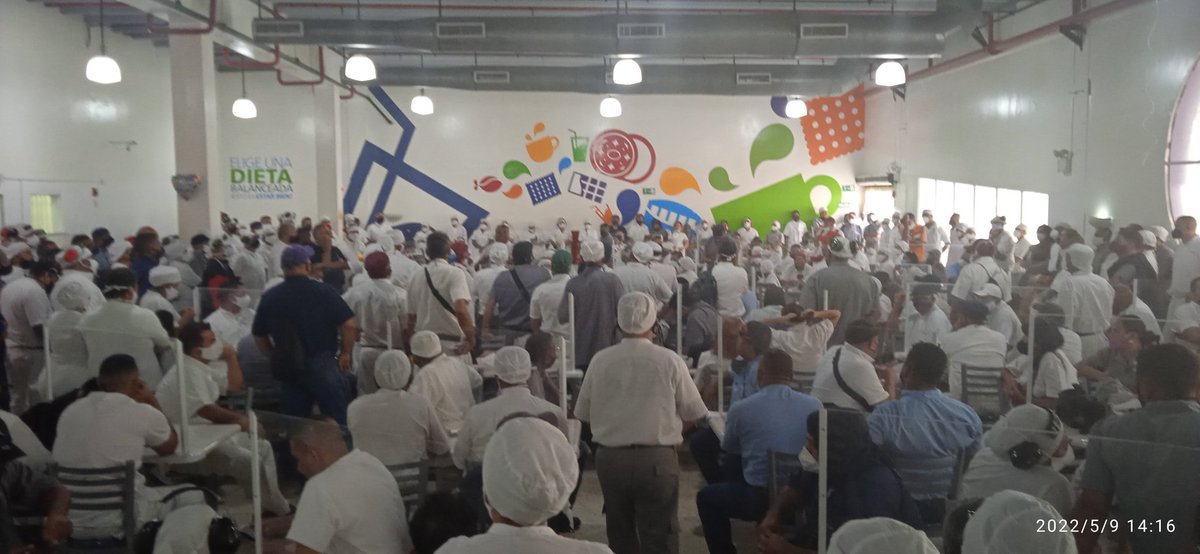 74Caramar's tweet image. #MondelezNoSomosEsclavos a esta hora se celebra una Asamblea General de trabajadores y trabajadoras en Mondelez antigua KRAFT Barquisimeto, donde las 3 Org SINDICALES exponen la situación actual y resultados de la lucha emprendida en Caracas.
@NicolasMaduro 
@min_joserivero