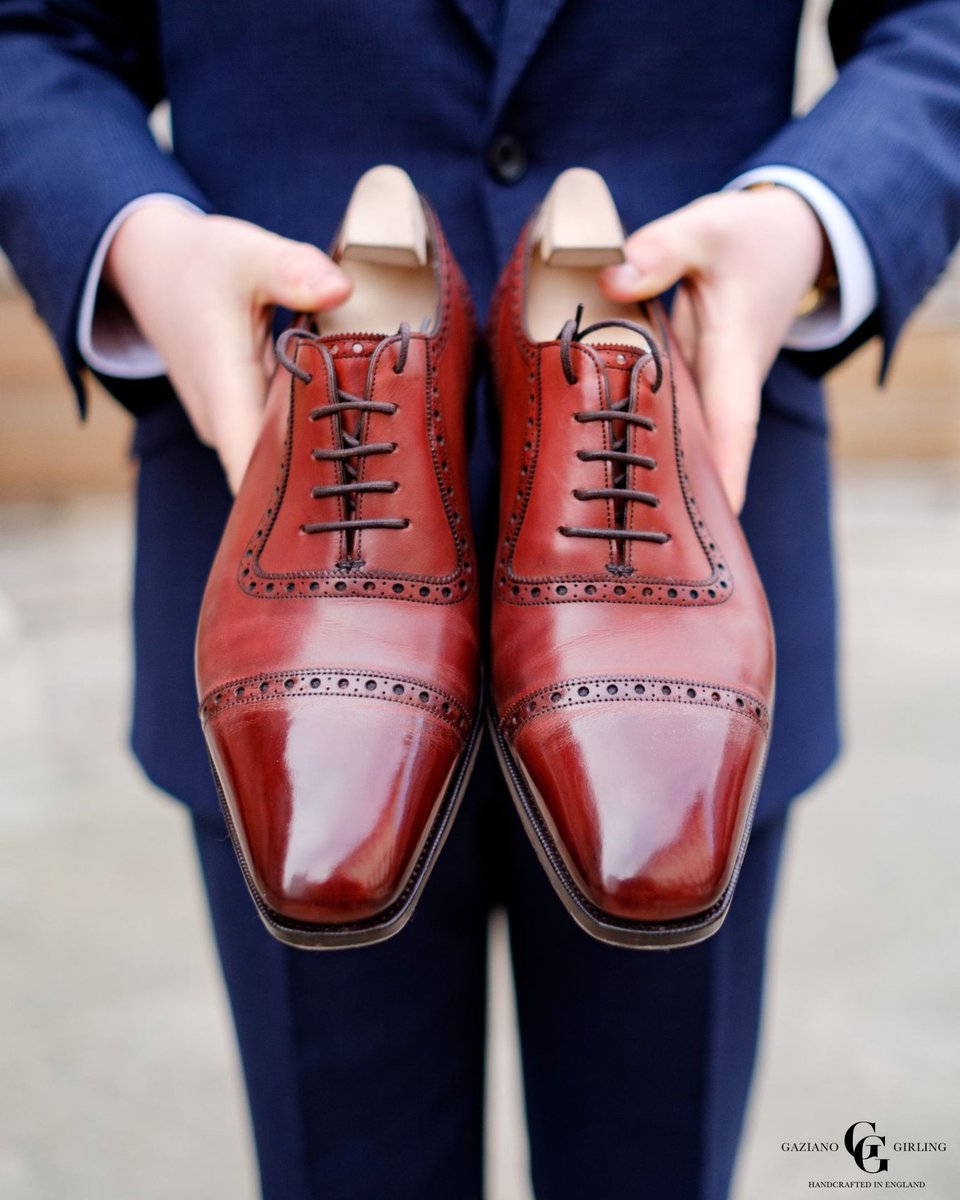 The Gaziano Girling St James II In Vintage Cherry On The TG73 Last Is A Must Have In Your Wardrobe! #ggstjamesii

Learn more here 👉 swiy.io/gazianogirling

📸: @mohansinghphoto
