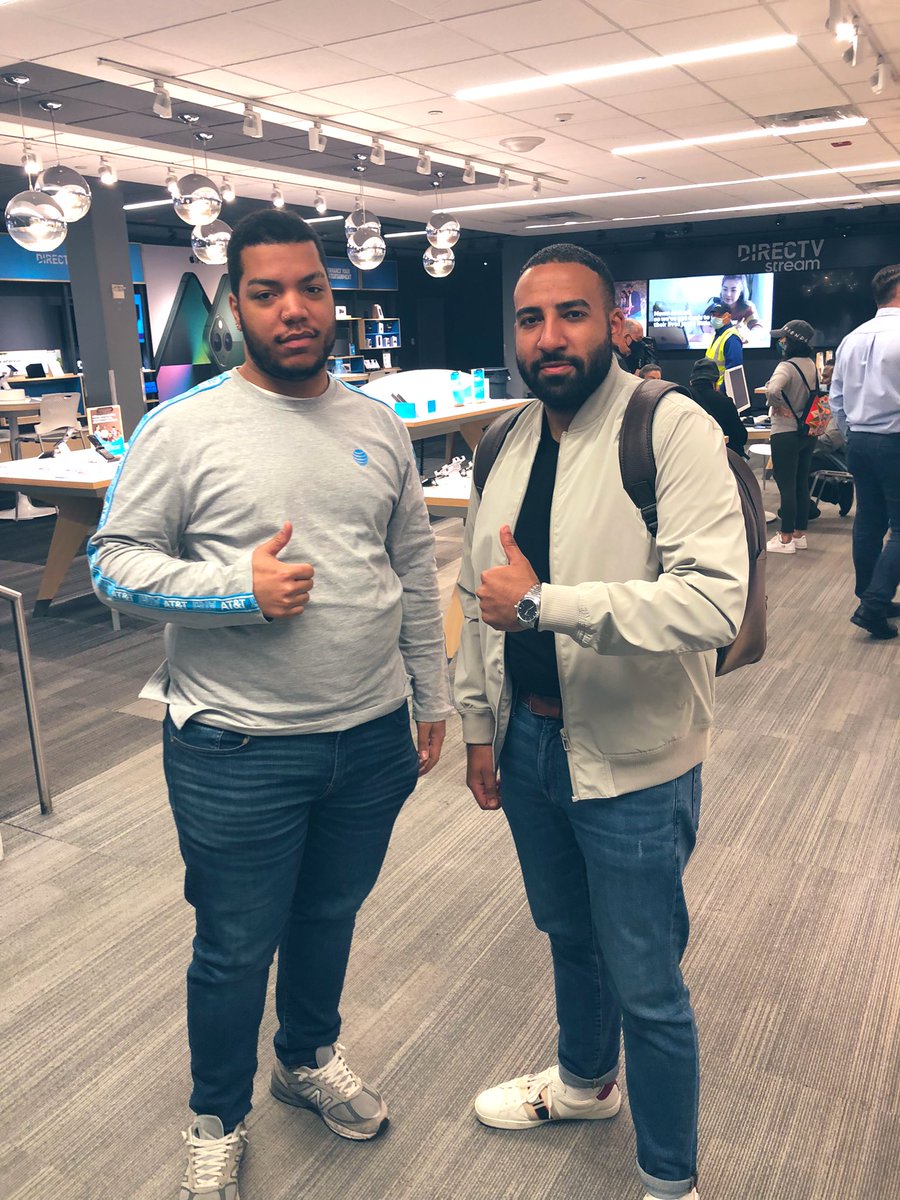 Here with Mikey from Times Square! Love the energy around CRU!!! I’m confident this team will exceed there goals 💪🏽🔥 @MikeBaimba <a href="/Danny_Perez_01/">Danny Perez</a> <a href="/JuanGNYC/">JuanG</a> <a href="/Niicky4750/">Nicky Nieves</a>