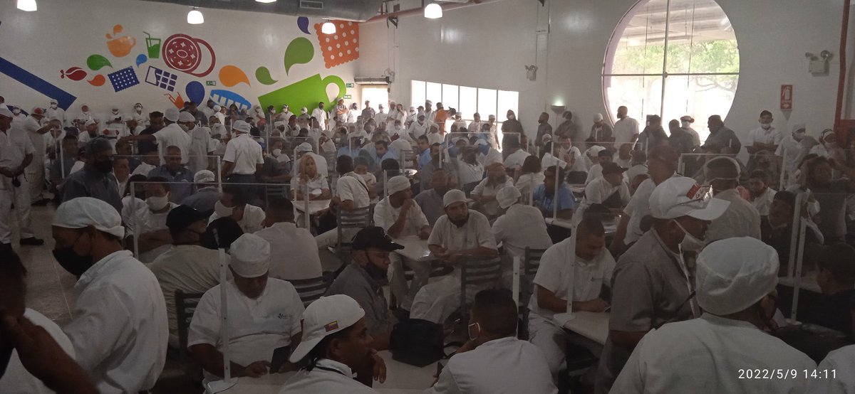 74Caramar's tweet image. #MondelezNoSomosEsclavos a esta hora se celebra una Asamblea General de trabajadores y trabajadoras en Mondelez antigua KRAFT Barquisimeto, donde las 3 Org SINDICALES exponen la situación actual y resultados de la lucha emprendida en Caracas.
@NicolasMaduro 
@min_joserivero