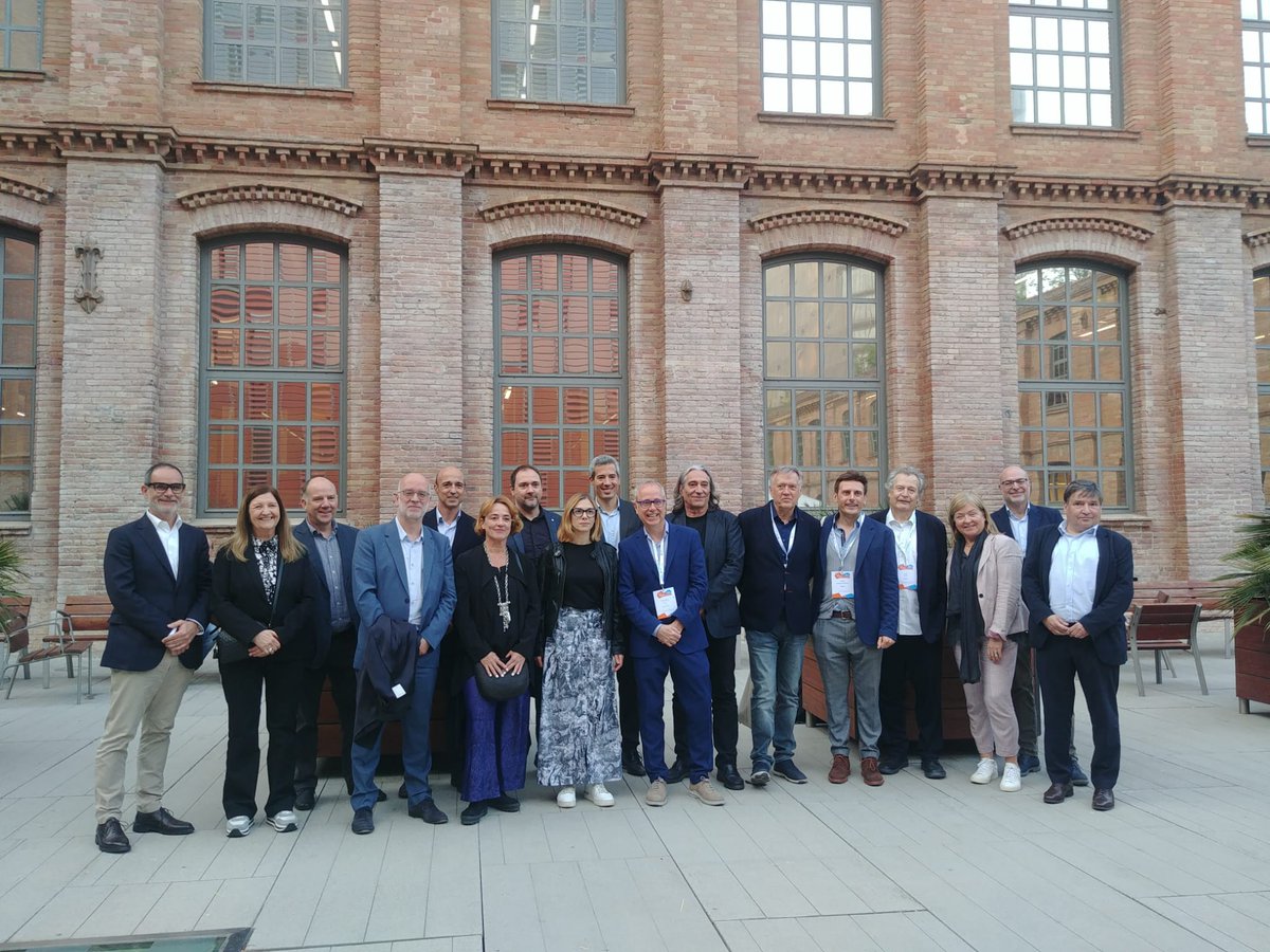UPFBarcelona's tweet photo. We finish this Twitter thread sharing a group picture of the local organizers of the conference.
Welcome to the #INPUTTV 2022 in #Barcelona! https://t.co/b6hV4SgzRf