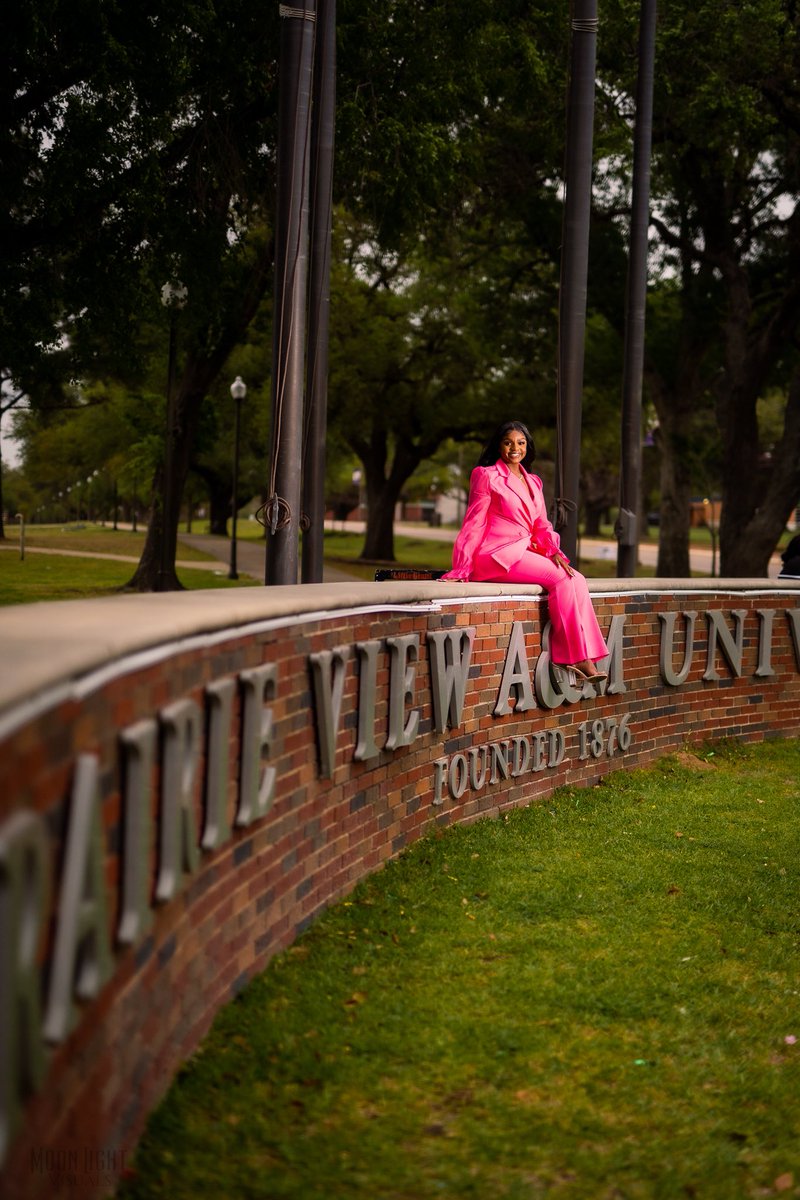 ineceia's tweet photo. Let the legacy continue๐๐
.
.
.
5 more days โจ๐พ
.
.
May 14, 2022, | 8:30am
#PVAMUGradSWAG #pv22 #pvamu #pv #gradszn #pvgrad #pvalumuna https://t.co/4o53hW5g2w