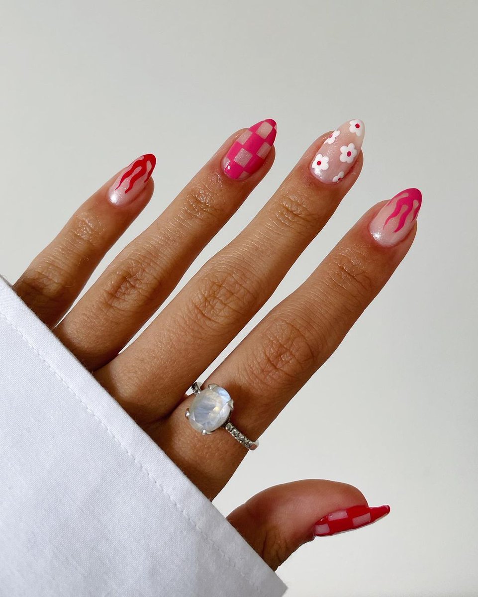 MavalaUK's tweet photo. This #ManiMonday, @phoebesummernails is getting us in the summer mood with bold and bright details!
Who will be trying out some funky patterns this season?
#ManiMonday #funkynails #festivalnails #summernails #Mavala #MavalaUK https://t.co/iffT4JgZ6D