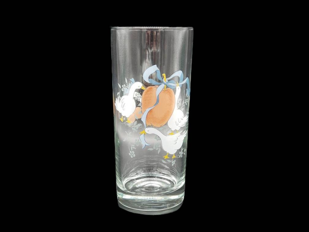 GreenKeyVintage's tweet photo. Excited to share the latest addition to my #etsy shop: Country Kitchen, Vintage Glassware, Geese and Ribbons, Marmalade by International https://t.co/15ySdxft1u #white #housewarming #christmas #blue #no #glass #countrykitchen #glasstumbler #geesepattern https://t.co/bB8O3jB8IF