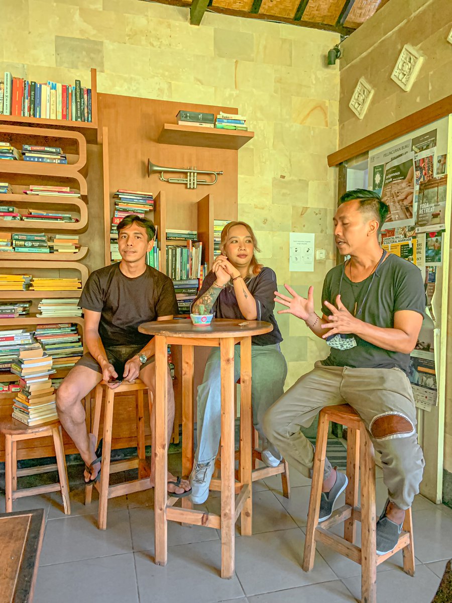 komunitasaghumi's tweet photo. Bincang Karya @jimatbykerdus X @aghumi 
The Art Of Listening✨

Bedah Buku 
KOTA KABUT WALLI JĪNG-KĀNG – NOVEL Karya @maniksukadana 

Sabtu, 7 Mei 2022 
📍Littletalks Ubud https://t.co/PID1bLsgpH