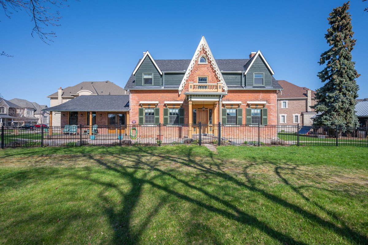 HomeCondoMarket's tweet photo. NOW ON SALE ! A fabulous loft-style condo in Leslieville from the low $800's, a Stunning Heritage Home on the Park in Credit Valley and a Multi-Generational 4 Level-BackSplit in Brampton from the low $1M's.  Unique Homes for Unique Lifestyles!  416-551-5020 Mary or Dodie https://t.co/ArI1sMjOA1
