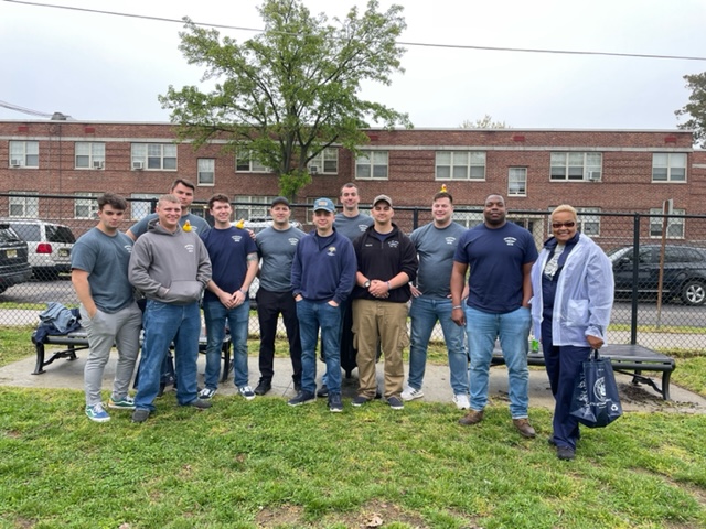 Our originally scheduled school visit had to be cancelled due to some issues getting sufficient youngsters to attend. The 12 PCU New Jersey crew members instead joined the rest of the Navy Week sailors at a cleanup operation at Alberta Woods Park in

njcommissioning.org/trenton-navy-w…