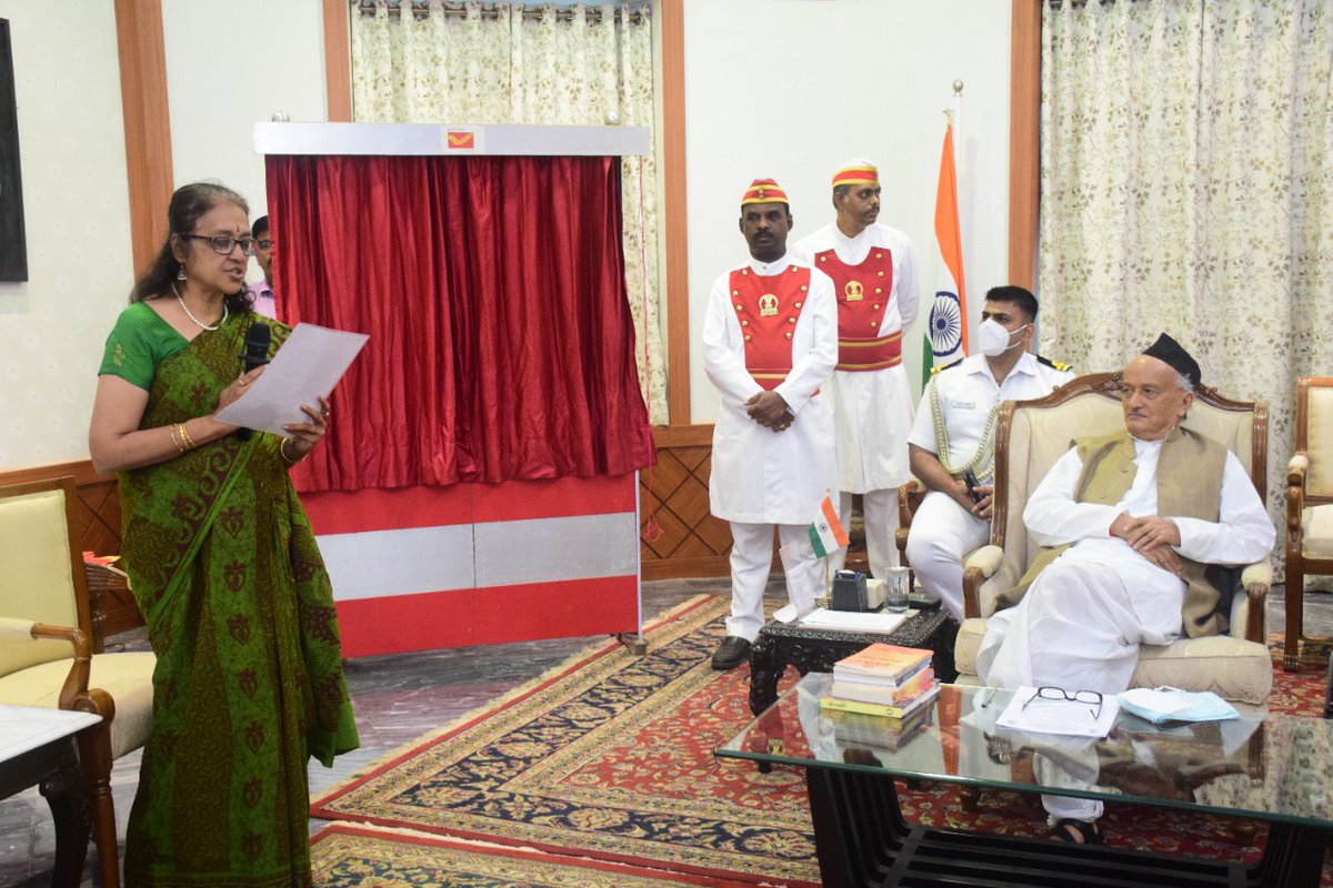 BMS_since1947's tweet photo. Today's auspicious ceremony was  attended by the Chief Postmaster General Maharashtra Circle Veena Srinivas, the Postmaster General Mumbai region Swati Pandey and The BMS Patrons V SParthasarathy , M V Kini and Puspita Chattopadhy. @IndiaPostOffice @Partha_vs @BirlaEdutech https://t.co/x8IIoYKBFf