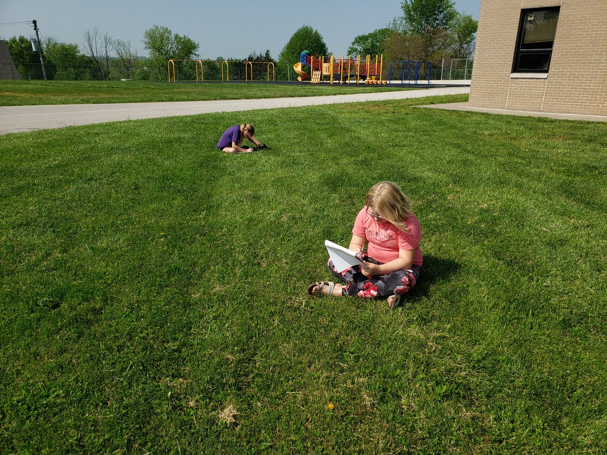 Belair_Library's tweet photo. We took our poetry writing outside today to get some inspiration from nature. #jcwestelem https://t.co/dgSRc738Oj