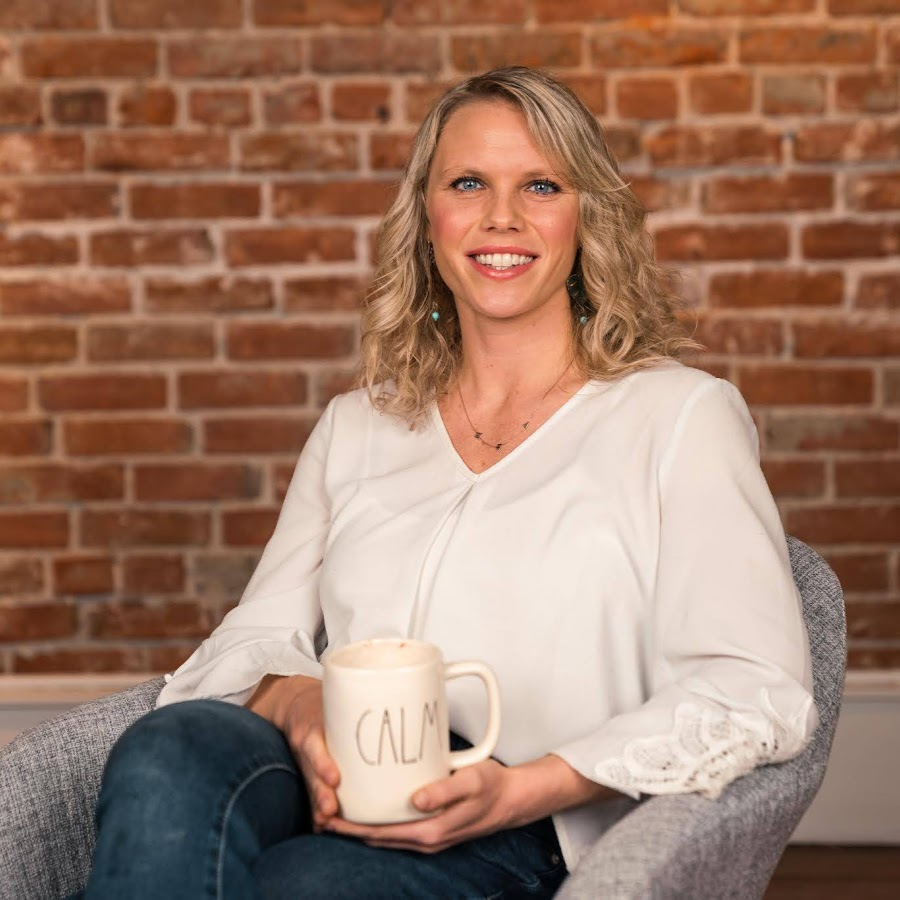 switchresearch_'s tweet photo. Today we're going live! Join us at 4PM PST with our partner #therapist & #podcasthost Barb Egan! 🎉 This live will be covering how to Reframe #SelfJudgement into #SelfKindness with a Q&A session at the end! Hope to see you there >> https://t.co/SnoQeMQUd5 #YouTubeLive #Therapy https://t.co/KeBOvkMlQa