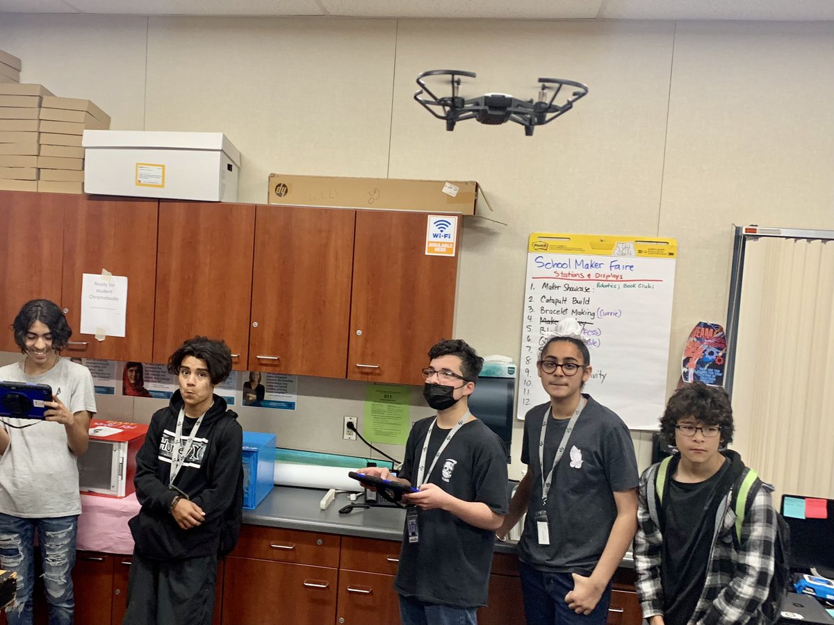 SeanTheBossXx's tweet photo. Introduced drones for the first time last week! 🚀🚁🛸🛩🛬🛫@DJIGlobal #internationaldroneday #drones #dronephotography #Coding #makerspace #mymakerspace #promote #student #opportunities More to come!! https://t.co/6ECqh9Cit4