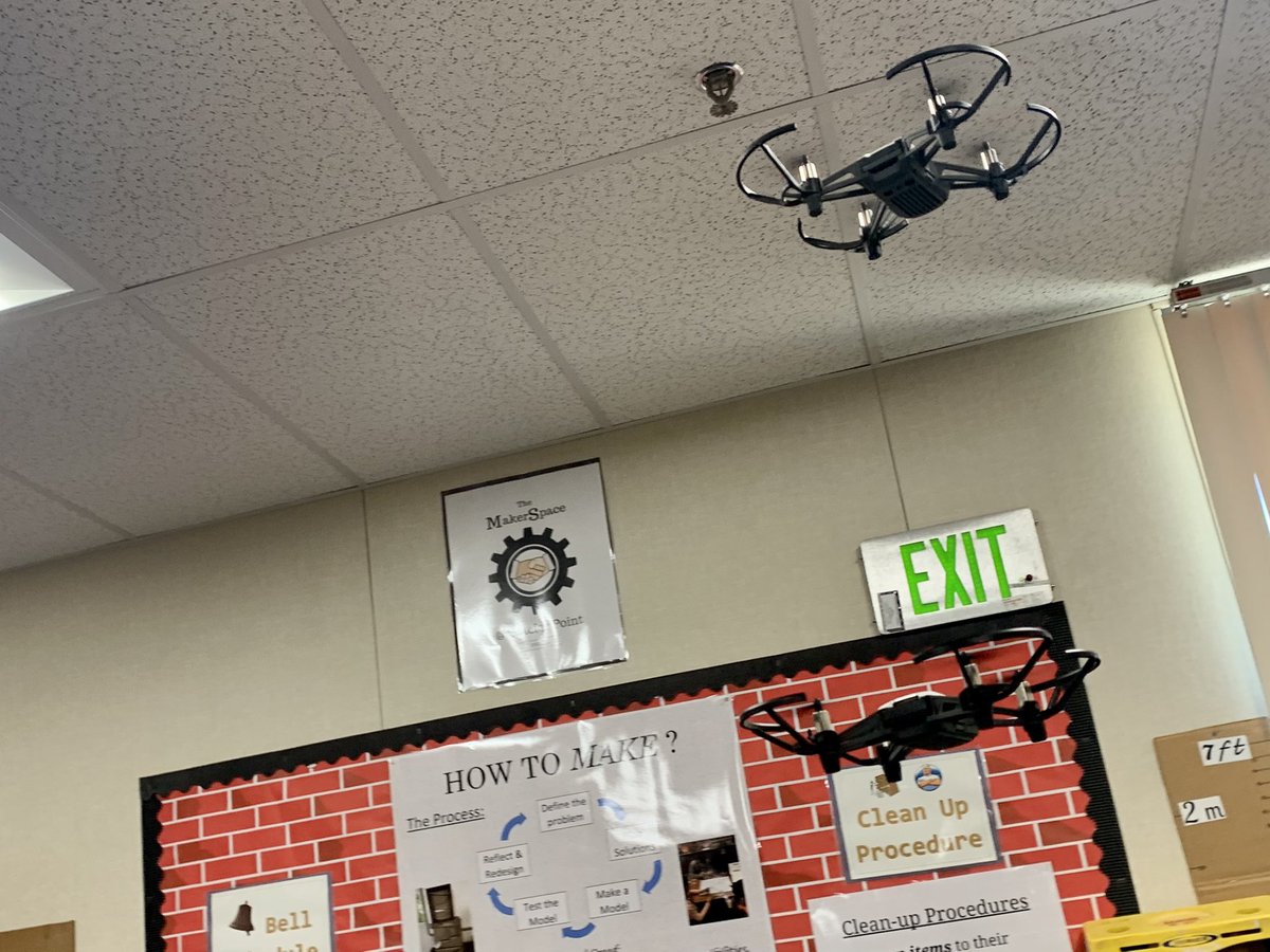 SeanTheBossXx's tweet photo. Introduced drones for the first time last week! 🚀🚁🛸🛩🛬🛫@DJIGlobal #internationaldroneday #drones #dronephotography #Coding #makerspace #mymakerspace #promote #student #opportunities More to come!! https://t.co/6ECqh9Cit4