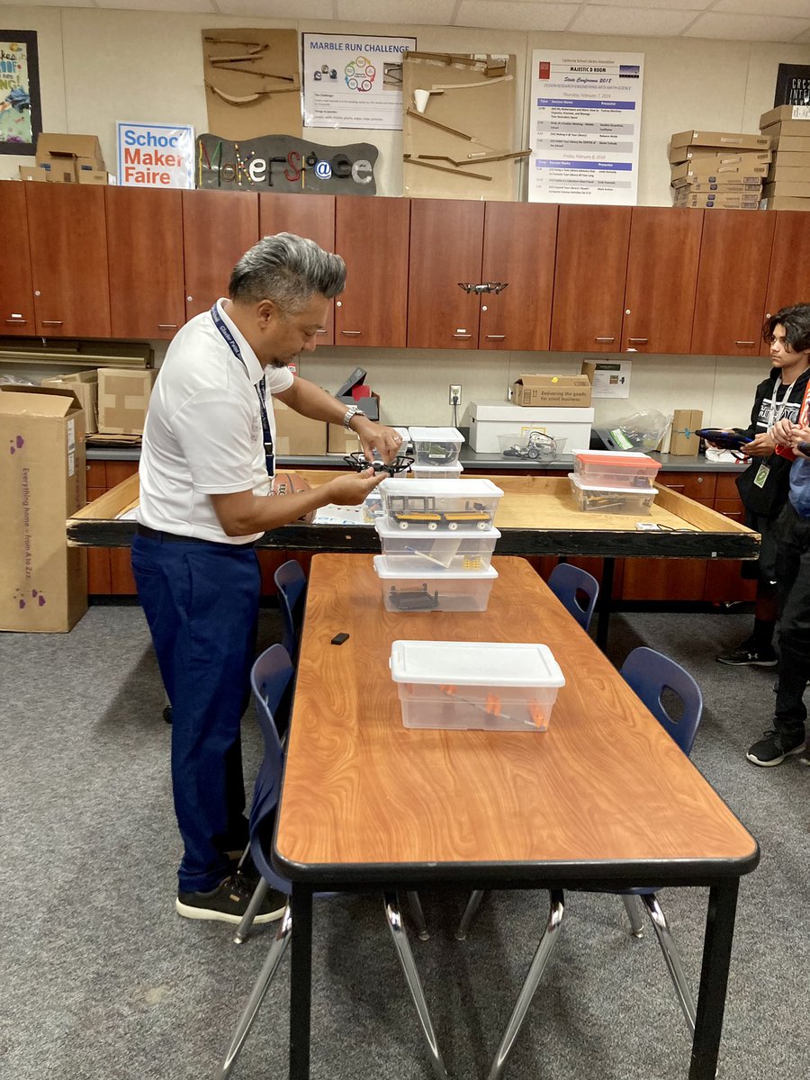 SeanTheBossXx's tweet photo. Introduced drones for the first time last week! 🚀🚁🛸🛩🛬🛫@DJIGlobal #internationaldroneday #drones #dronephotography #Coding #makerspace #mymakerspace #promote #student #opportunities More to come!! https://t.co/6ECqh9Cit4