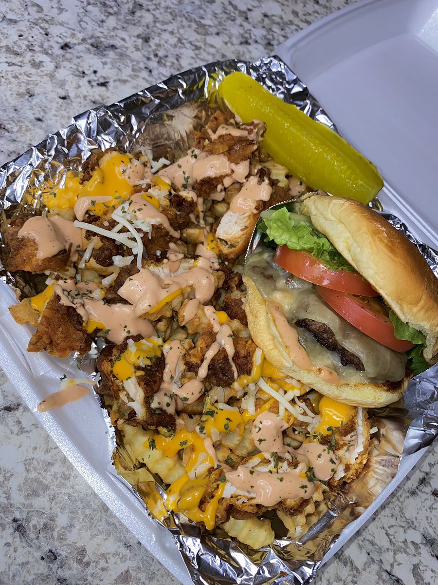 GoodEatsMA's tweet photo. smash burgers >>> everything else https://t.co/7qXqbmAFkl