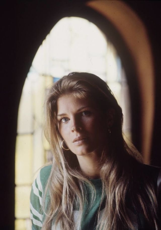 Happy Birthday American actress Candice Bergen, now 76 years old. 