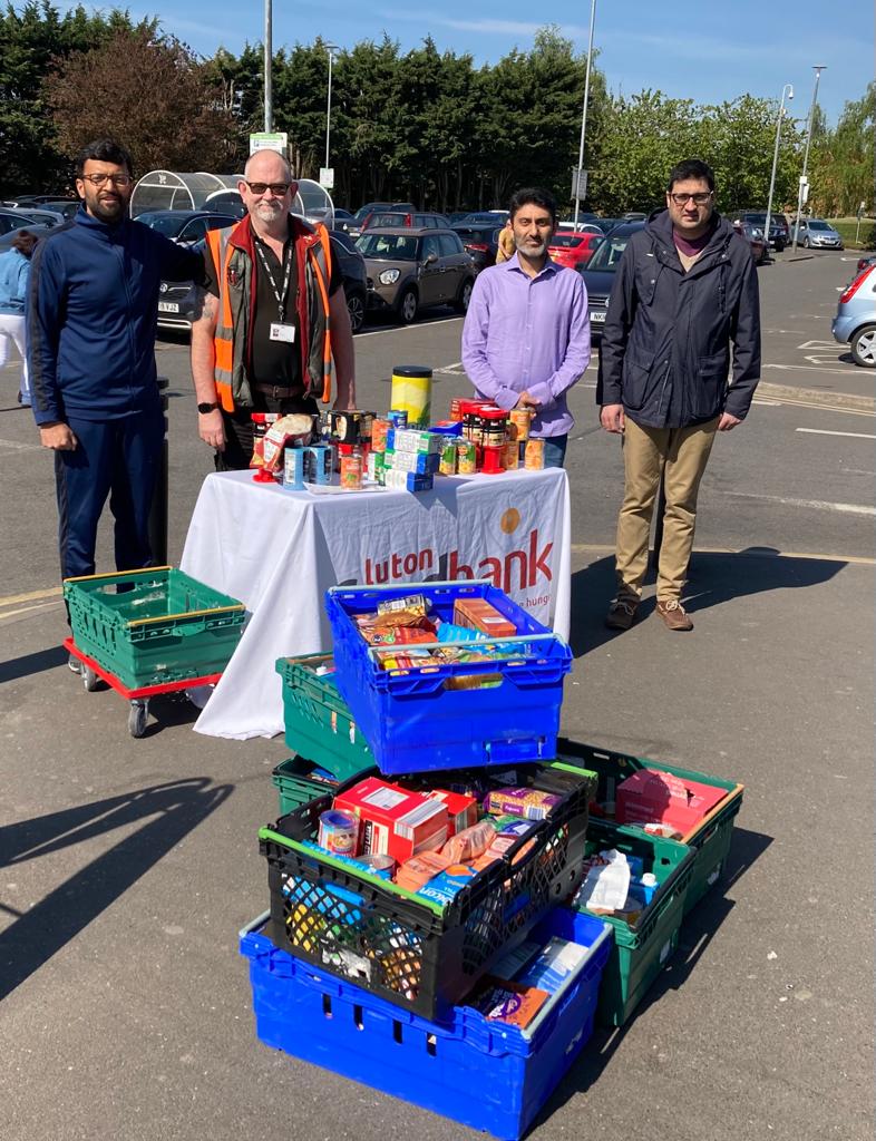Elder Association of Ahmadis in #Luton [Ansars] provided basic items to Luton foodbank in April 🙏@Ansarullah_UK @Ahmadiyya @sadransaruk @MKA_Herts