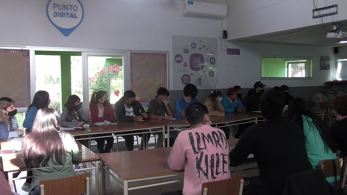 programa018's tweet photo. Está mañana participantes mayores +18 de ENVIÓN de todas nuestras sedes,  realizaron de un taller sobre
"Herramientas para la búsqueda de empleo". Trabajaron sobre:
 -Curriculum Vitae (CV)
-Carta de presentación
-LinkedIn
-Entrevistas
@dlTorrePablo 
@jaimemendezh https://t.co/B01REIh9xY
