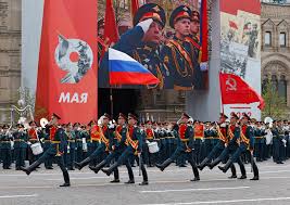 Enrique_Hdez20's tweet photo. Como ya es de tradición, la Plaza Roja de #Moscou se convierte en el escenario del desfile militar dedicado al #77Aniversario de la victoria en la #GranGuerraPatria. #Victoria77 #Rusia #Cuba @DiazCanelB @BrunoRguezP @CubaMINREX @PresidenciaCuba https://t.co/lXwQtr0RfS