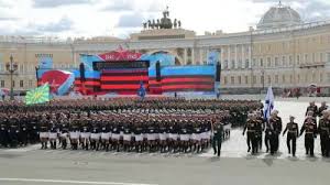 Enrique_Hdez20's tweet photo. Como ya es de tradición, la Plaza Roja de #Moscou se convierte en el escenario del desfile militar dedicado al #77Aniversario de la victoria en la #GranGuerraPatria. #Victoria77 #Rusia #Cuba @DiazCanelB @BrunoRguezP @CubaMINREX @PresidenciaCuba https://t.co/lXwQtr0RfS