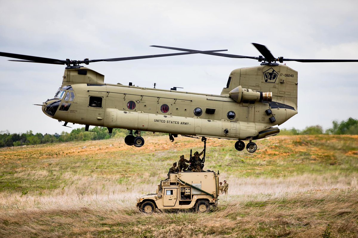 USArmyWHC's tweet photo. During Operation Lethal Eagle II @101CAB worked closely with @TheRakkasans, @101stAASLTDIV to conduct a large scale air assault operation on Fort Knox, Ky.
#Readiness #StrongerTogether @18airbornecorps @USArmy https://t.co/rIZtx8n4on