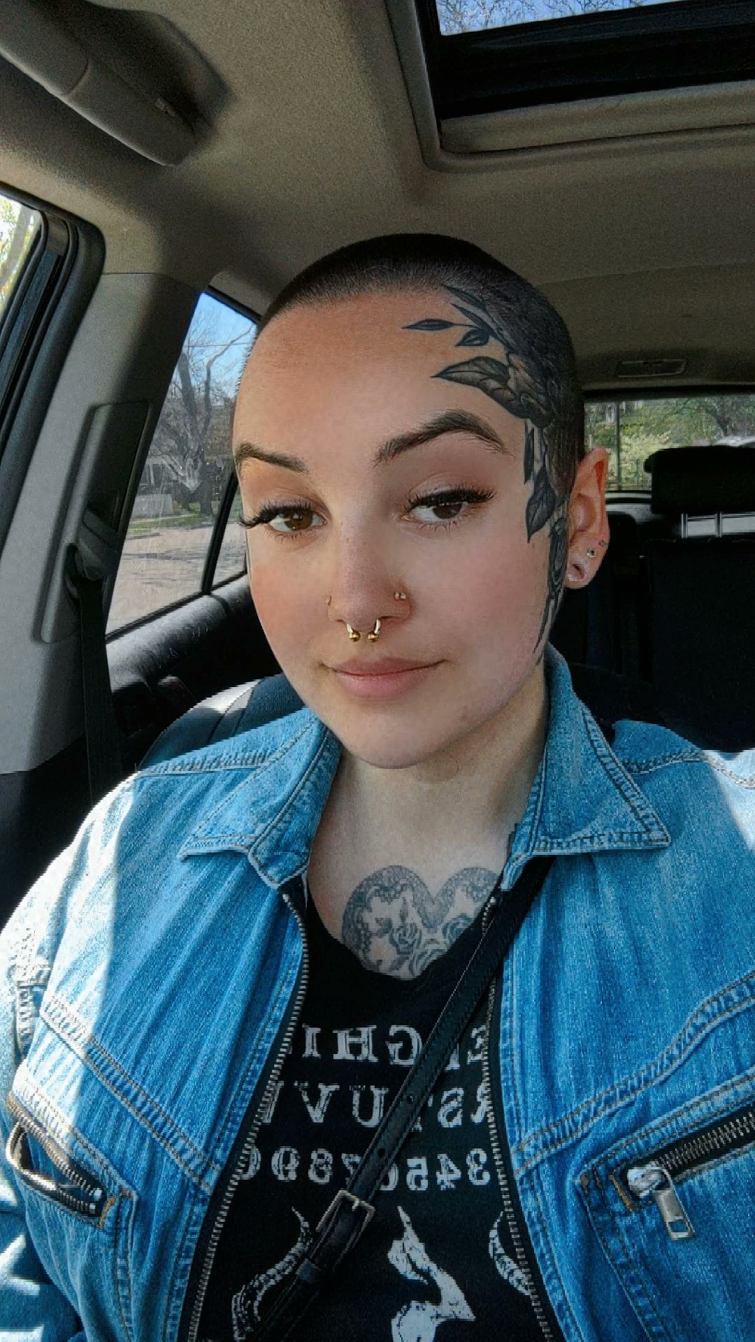 Charlotte🎃🖤🏳️‍⚧️ on Twitter "Got my second nostrils pierced! At Iris