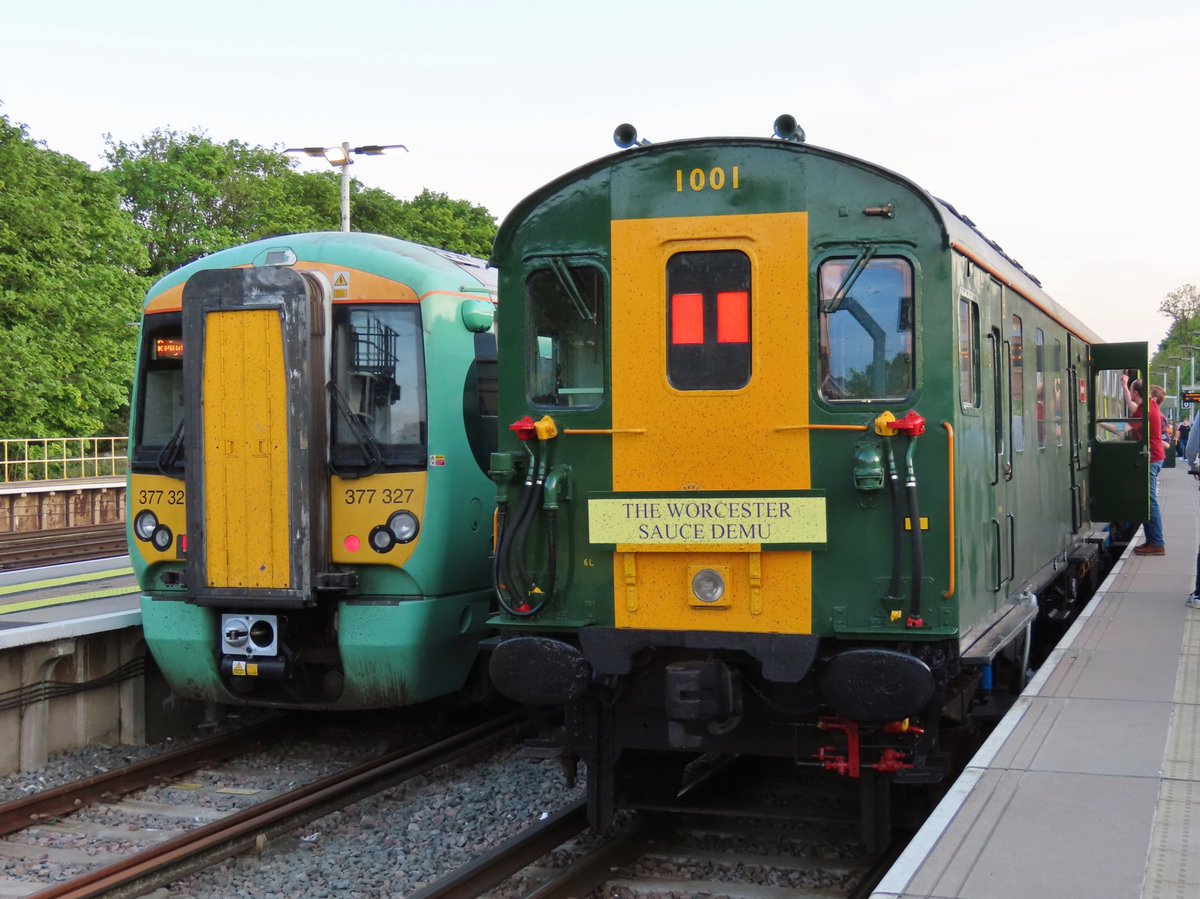 SouthernTransp3's tweet photo. A few snaps from a very enjoyable day out onboard @HastingsDiesels Class 201 'Thumper' 1001 on their Worcester Sauce DEMU Railtour operating from Hastings to Worcester Shrub Hill via Oxford and the Cotswold Line last Saturday. https://t.co/z10coxUjzF