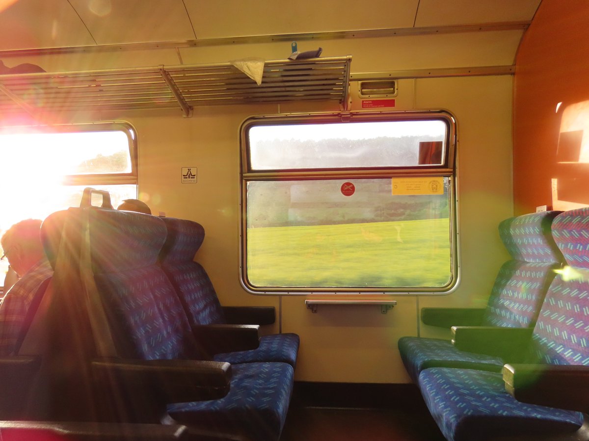 SouthernTransp3's tweet photo. A few snaps from a very enjoyable day out onboard @HastingsDiesels Class 201 'Thumper' 1001 on their Worcester Sauce DEMU Railtour operating from Hastings to Worcester Shrub Hill via Oxford and the Cotswold Line last Saturday. https://t.co/z10coxUjzF
