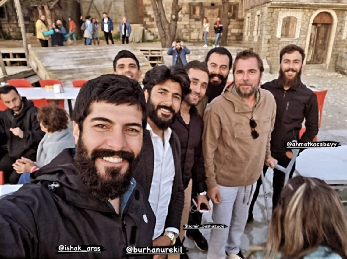 BarbaroslarAr2's tweet photo. صوره وداعيه لـ انجين التان مع طاقم عمل مسلسل البربروس 🤍🎬 #Barbaroslar https://t.co/wgo7PawMVh