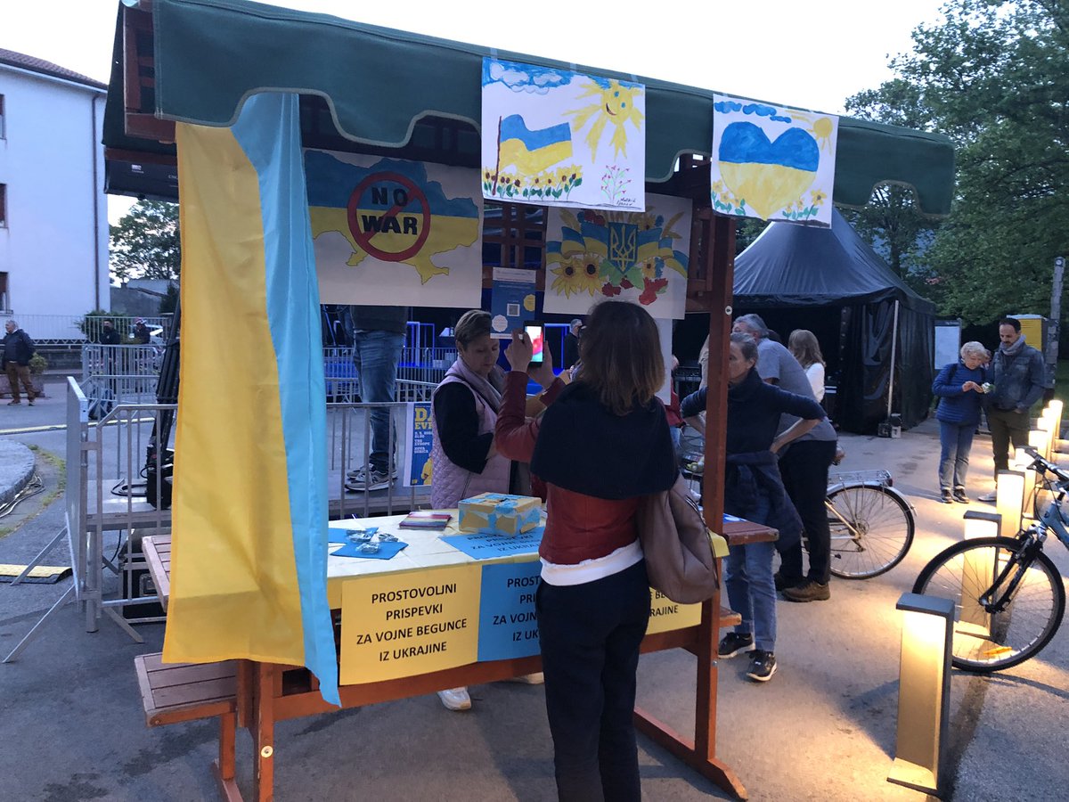 EKvSloveniji's tweet photo. 🇪🇺🇺🇦 #StandWithUkraine 👉👉@ZPMS_ za mlade ukrajinske begunce, ki bivajo v Goriški regiji - za razvedrilni in jezikovni tabor v Trenti tabor. #Doniraj #DanEvrope https://t.co/ARqZzND1t3