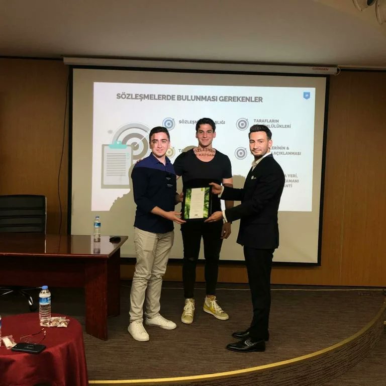 Startuplegalist olarak Galatasaray Üniversitesi Girişimcilik Kulübü ve Hukuk Kulübü'nün düzenlemiş olduğu "Start-up, Teknoloji ve Hukuk" adlı organizasyonda yerimizi aldık. 

Bir sonraki etkinliklerde görüşmek üzere. 

#startuplegalist