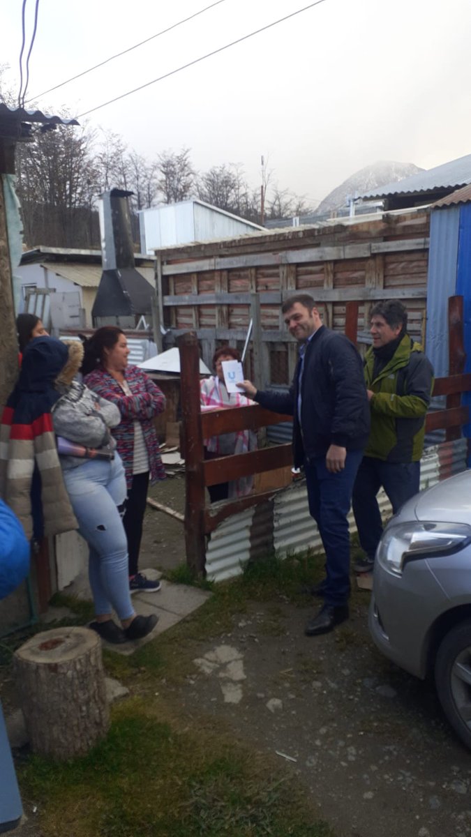 DeMarcoUshuaia's tweet photo. Finalizamos recorrida por el barrio Los Morros. Hablamos con los vecinos para explicarles los fundamentos de las modificaciones que proponemos para nuestra Carta Orgánica municipal.
👉Por más derechos, igualdad e integración, el 15/5 votá #Lista96
@WalterVuotoTDF #MásUshuaia https://t.co/NHbgZUBKL3