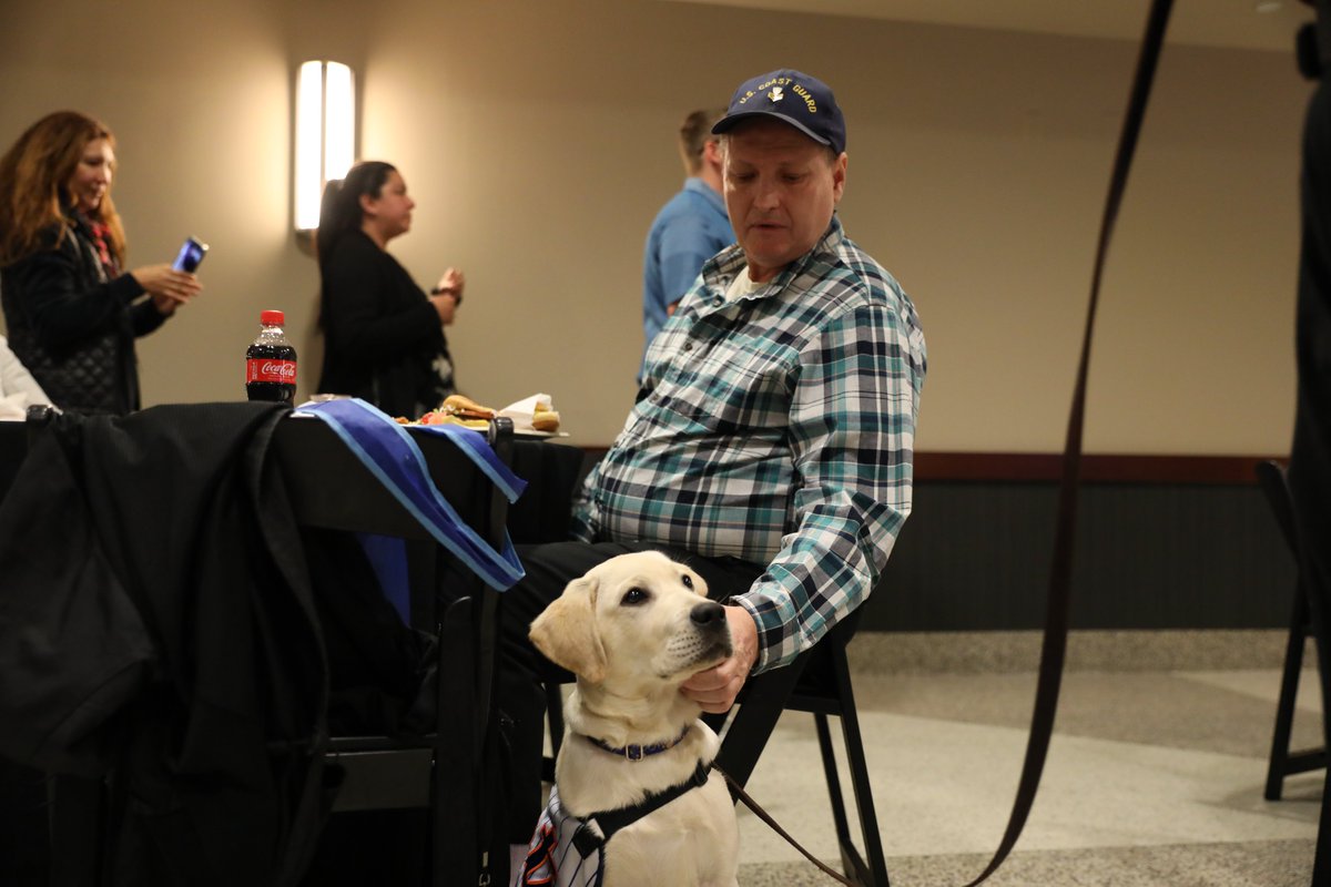 MetsVetDog's tweet photo. You know, I miss my @Mets buddies when they’re on the road... but this weekend I met some really Amazin’ human beings!! They all served our country in the military and are now looking to start their new careers back home! 🐾

#MilitaryTransitionSummit #LGM https://t.co/UlyQt8i2kQ