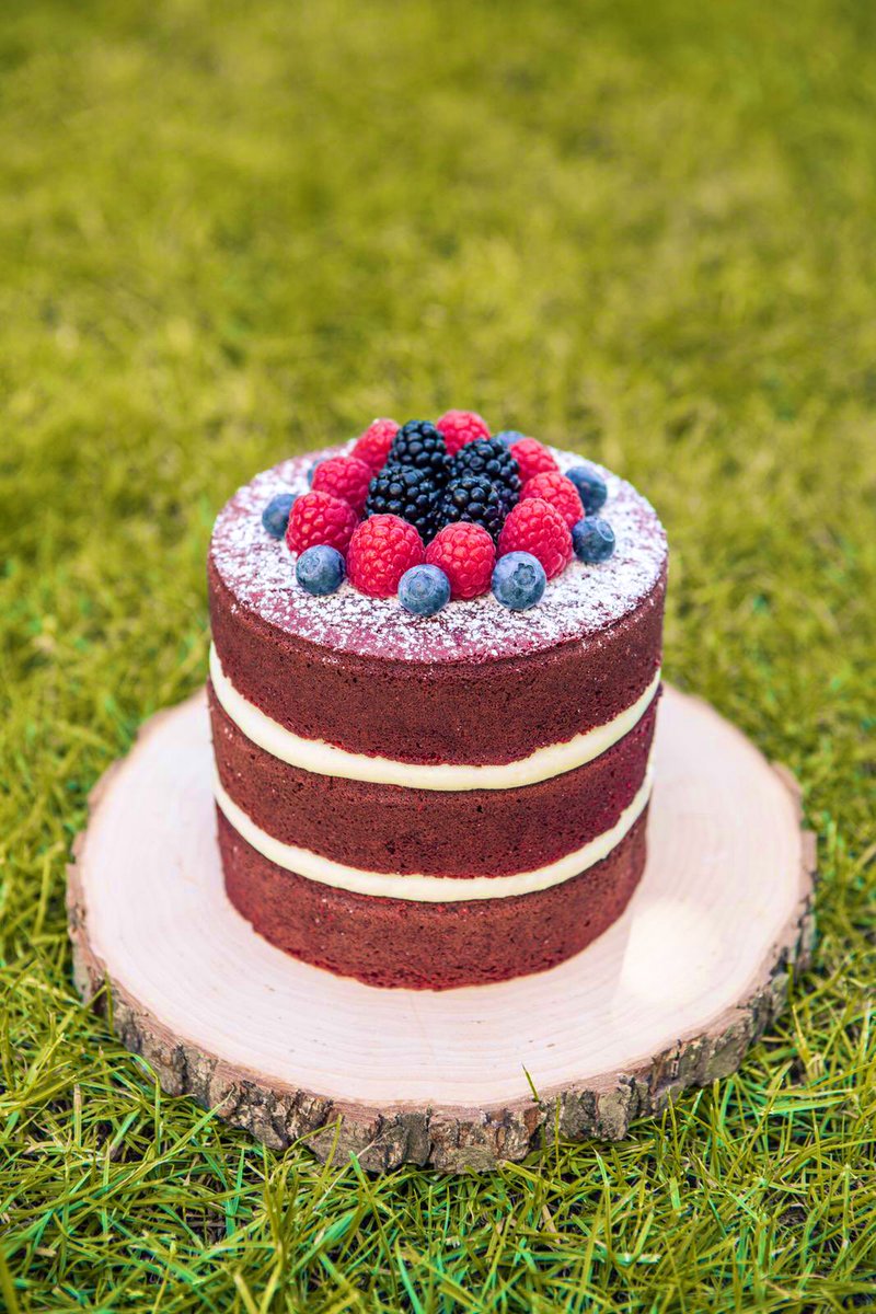 cupcakeberlin's tweet photo. Red Velvet Cake β€οΈ #layercake #nakedcake #creamcheesefrosting #redvelvet #cakeberlin #cake #redvelvetcake #freshberries #cupcakeberlin #weddingseason https://t.co/cZTBOHk3yS