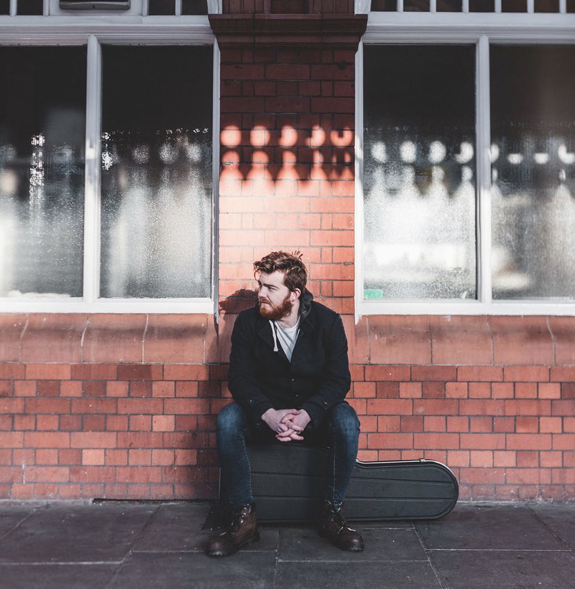 INCREDIBLE CRUSH STRENGTH
Put our case flat and 5 people can stand on it. In fact, a Hiscox case can comfortably withstand over ½ tonne – that’s equivalent to a grand piano or a horse! Ensuring your instrument is protected by one of the toughest cases in the business.