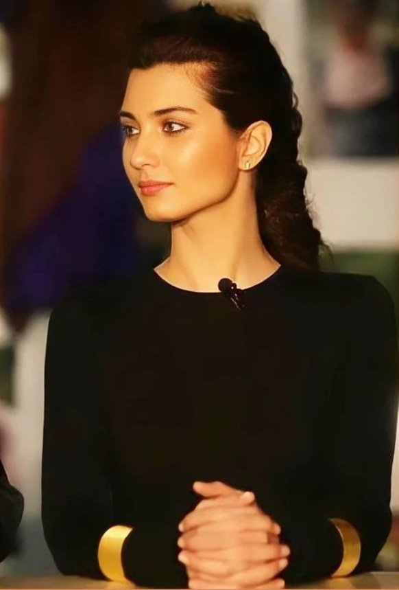 YaniOH80's tweet photo. Solo ella puede hacer que Twitter parezca algo bueno. 

#TubaBüyüküstün ✨❣ https://t.co/XVDKt3tXcp