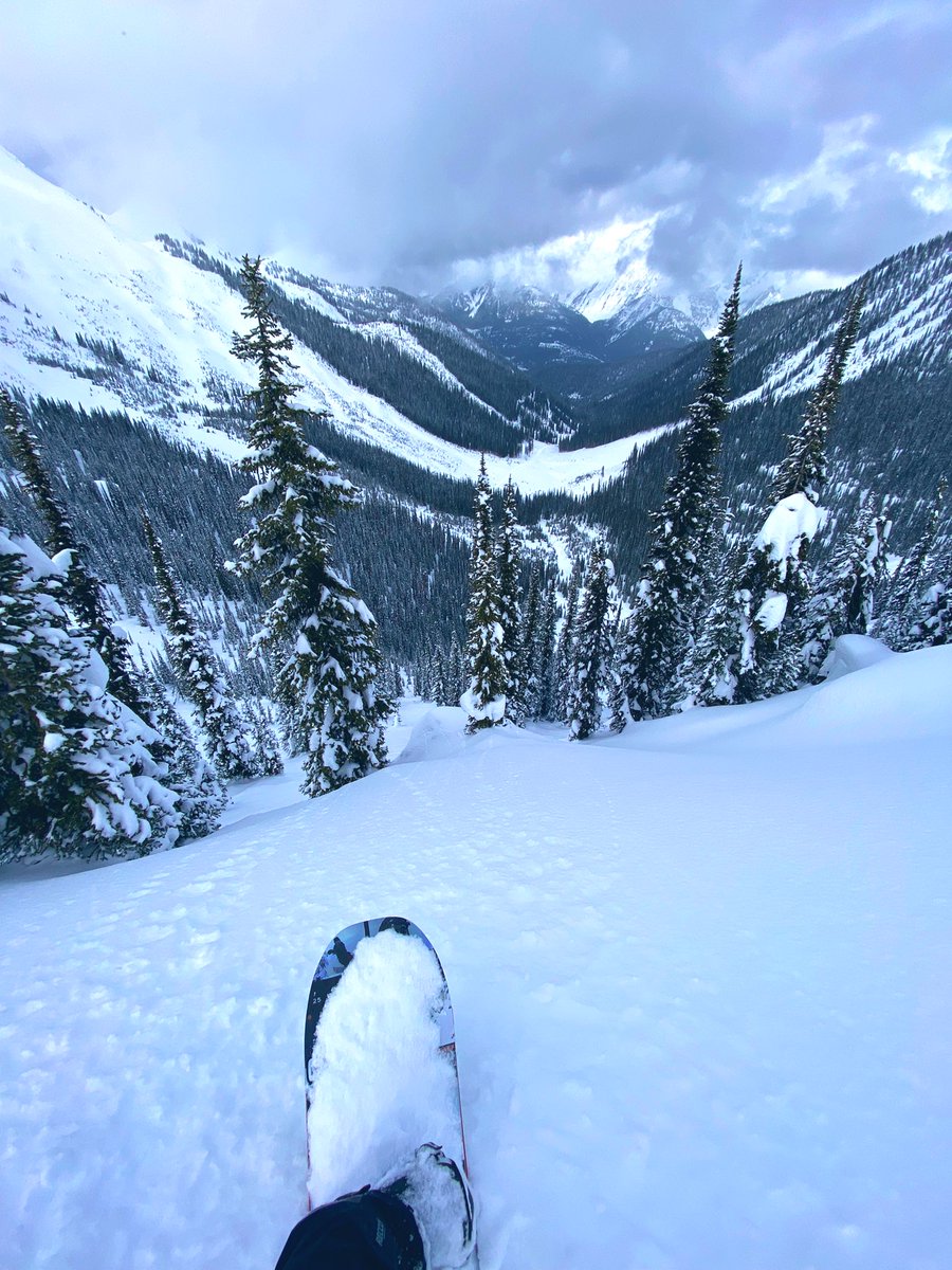 SHRED_ENT's tweet image. We could definitely go for 1-2 more days of 2023 product testing on the new Devun Walsh. Let’s hope next season is just as deep!  @wiredsnow @HMSCHL @KootRocks #wiredsnowboards #walshseries  #danggoggles #wiredbindings #kootrocks #needanotherreset